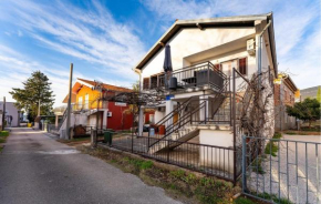 Beautiful Apartment In Gornji Karin With Wifi